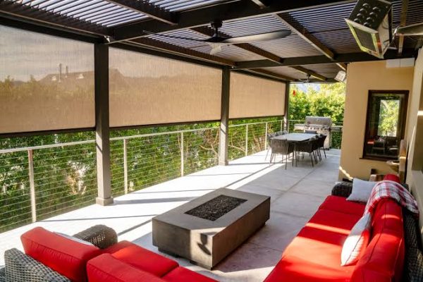 The Seamless Transition: How Retractable Screens Elevate Indoor-Outdoor Living